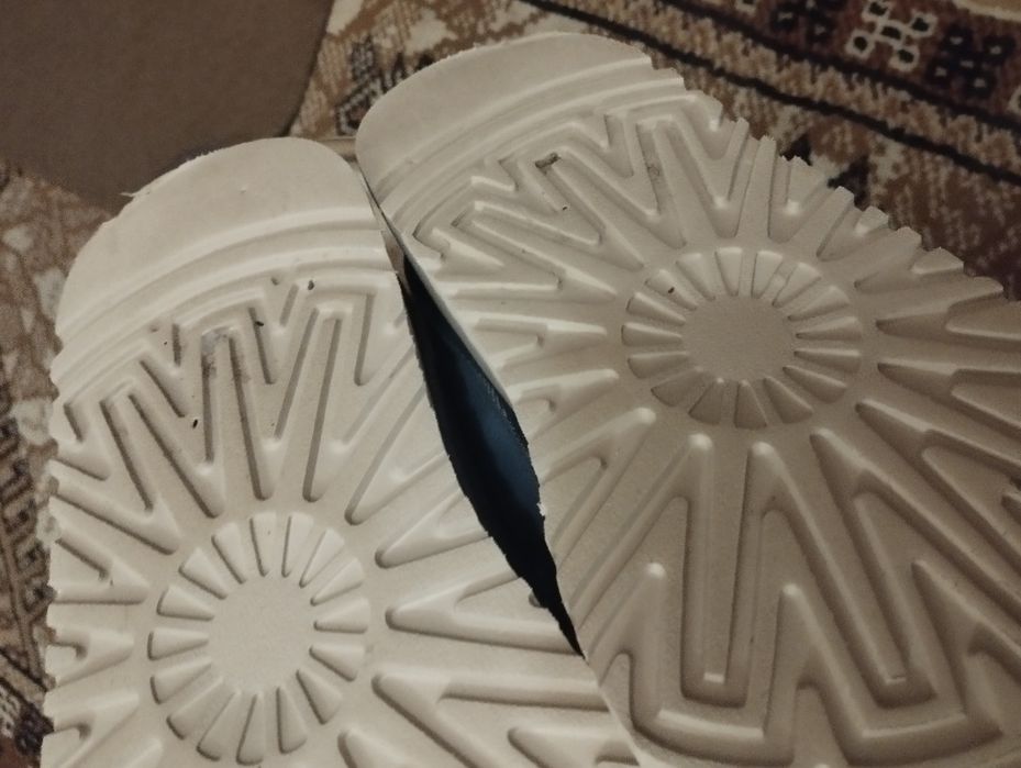 Обувь женская угги