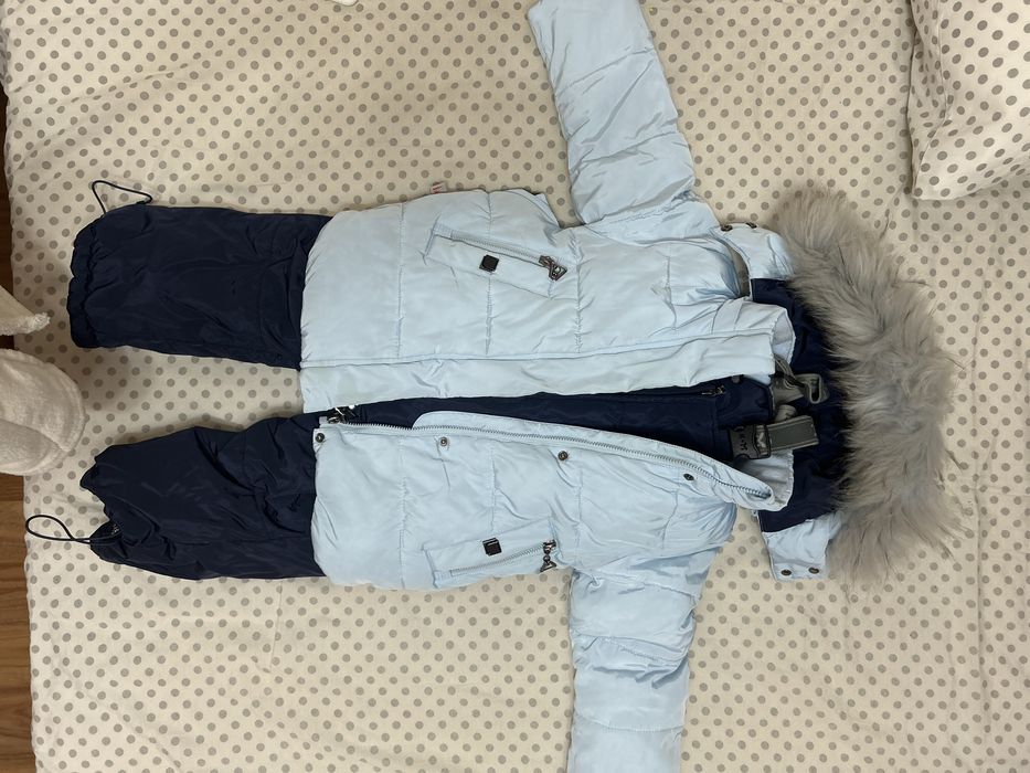 Продам зимний комлект куртка и полукомбинезон для девочки