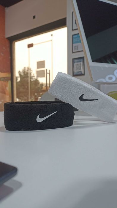 Повязка от бренда найк