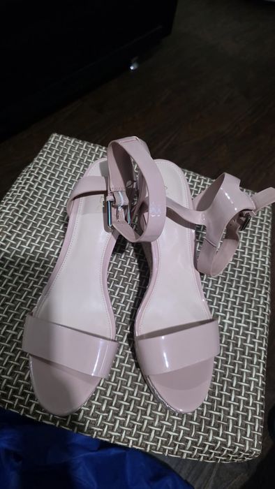 Sandale lăcuite roze-nude nr40