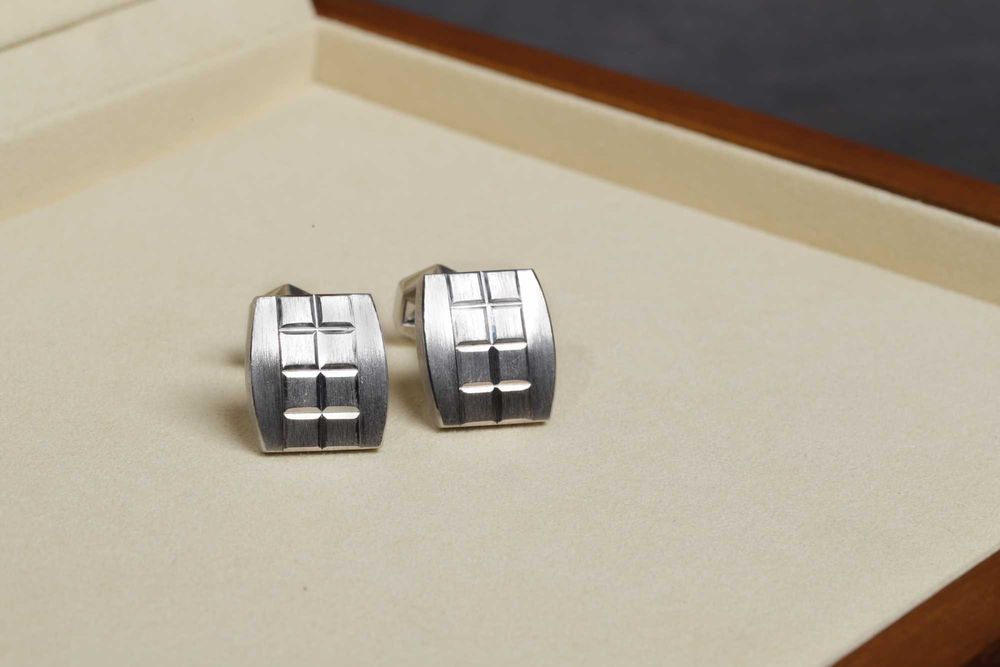 Запонки Piaget золото 750