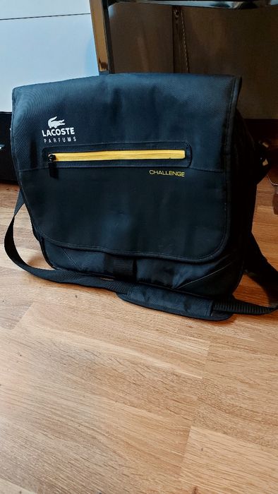 Продавам чанта за лаптоп