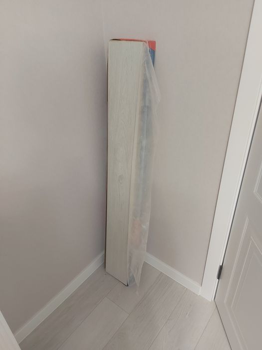 Ламинат продаю в отличном состоянии (7штук)