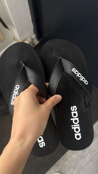 Оригинальные шлепанцы / сланцы Adidas (в идеале)