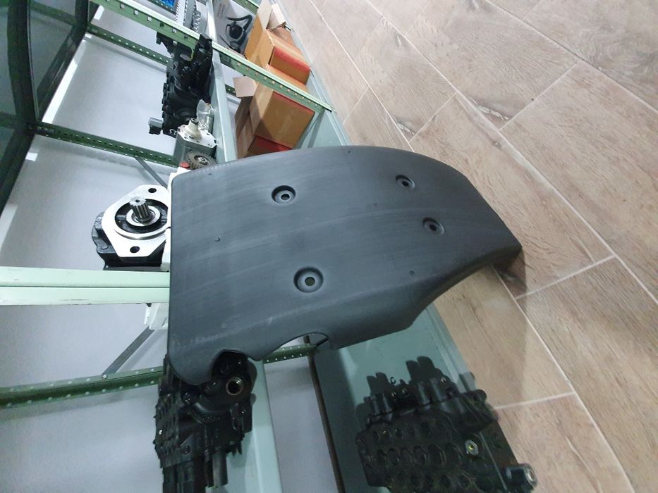 Aripa jcb 4cx spate față