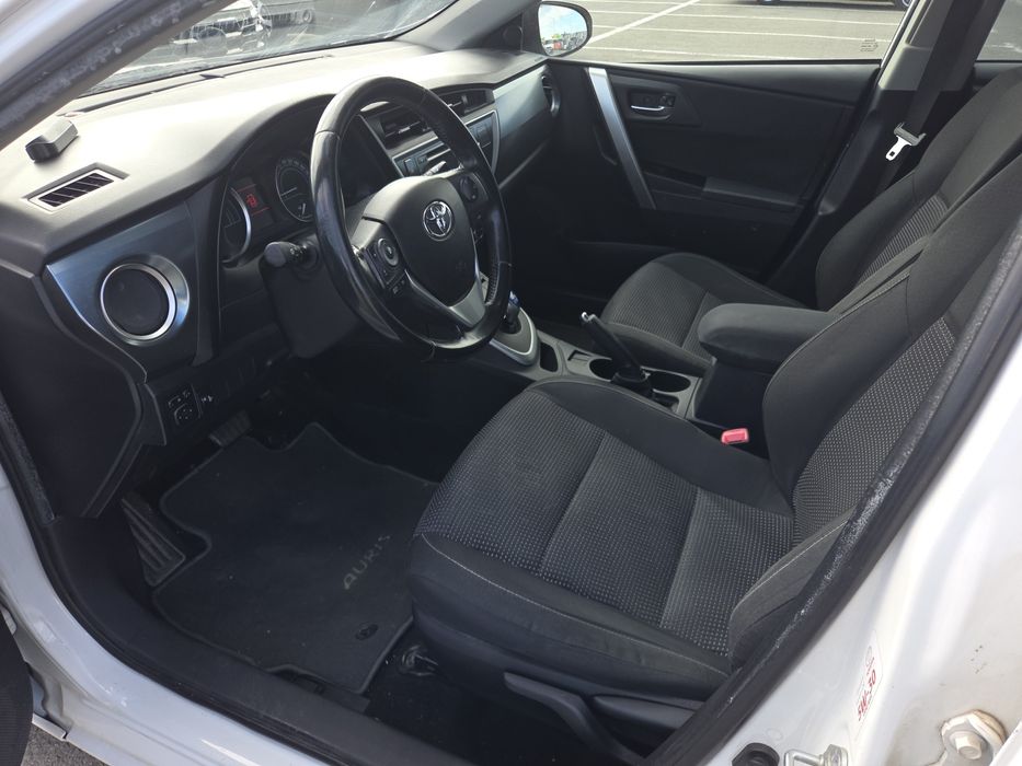 Toyota auris hybrid 2013 de vinzare
