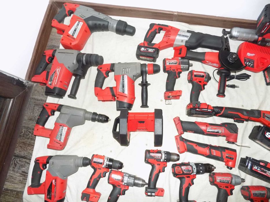 Scule Milwaukee 18V  si 12V , fierastrau M 12 FBS 64 , M 12 FJS