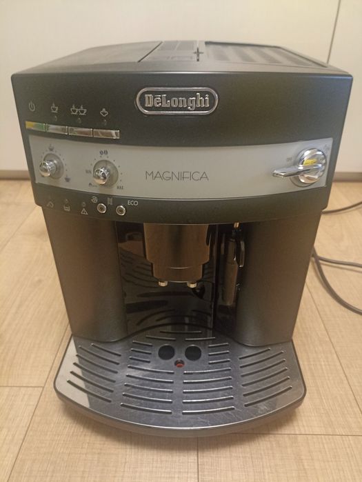 Aparat de cafea DeLonghi magnifica