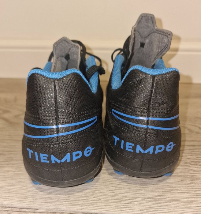 Ghete Fotbal Nike Tiempo Legend 8 MG/AG – Stare Foarte Bună – Mărimea 40