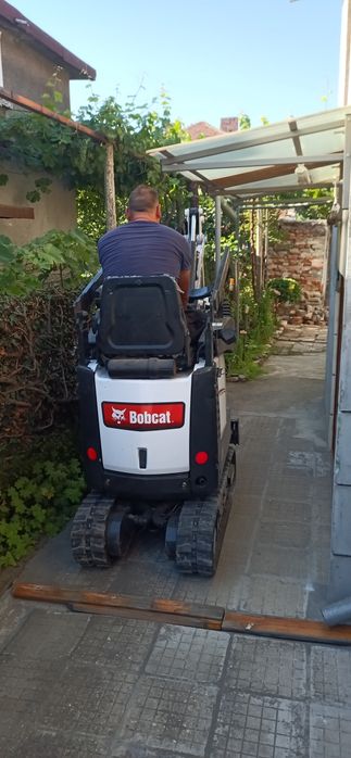 Мини Багер с хидравличен чук