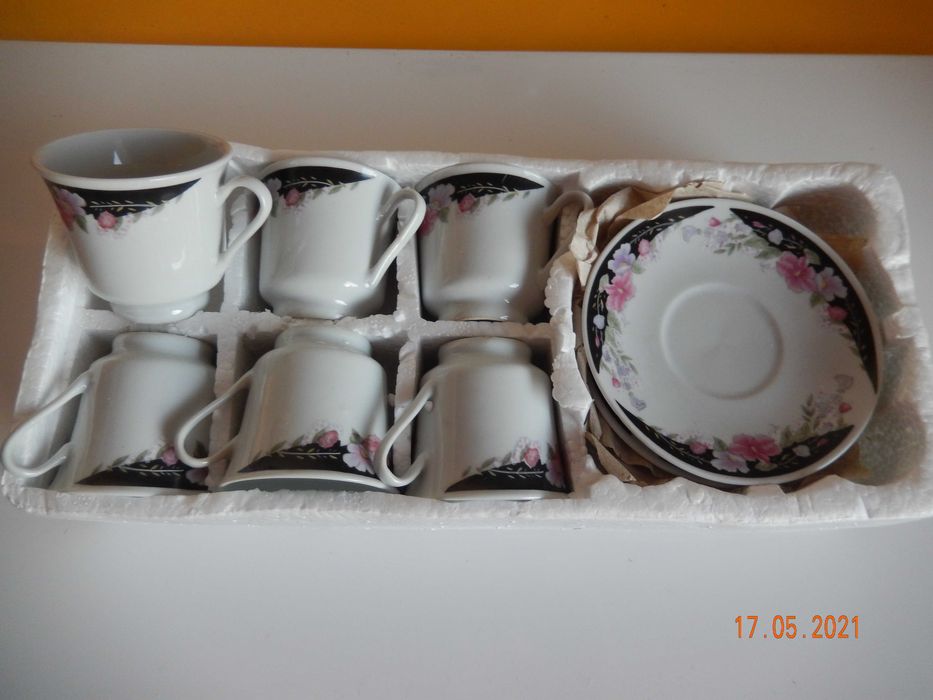 3 seturi de cafea fine porcelain si inca 2