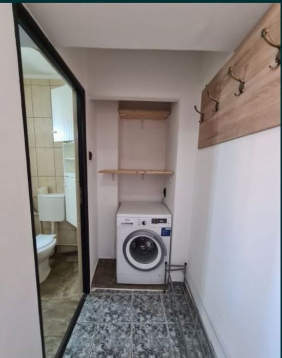 Închiriez garsonieră confort 1, Bulevardul Decebal, deasupra Galeriei de Artă, bloc recent reabilitat, lângă piața centrală  Deva.
