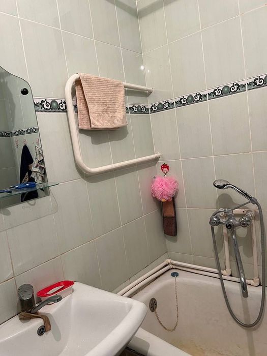 Срочно продается 2 комнатная квартира на оптимальный цена