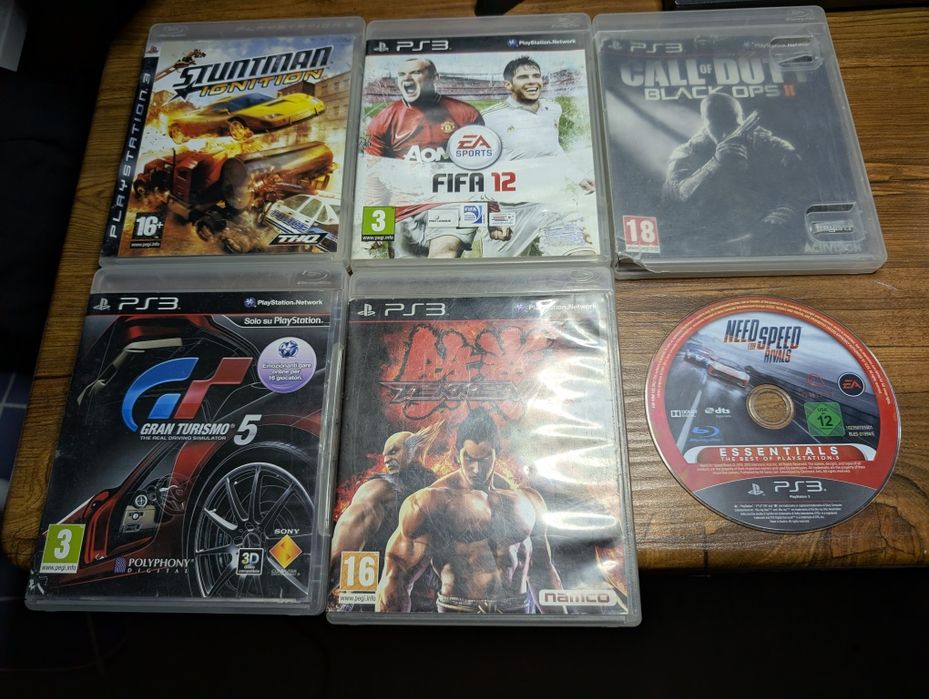 Продаю Playstation 3 slim срочно