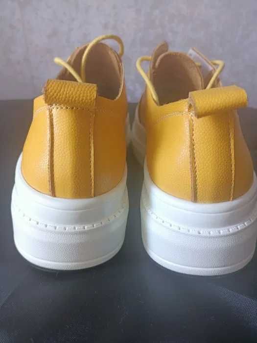 Продам кроссовки