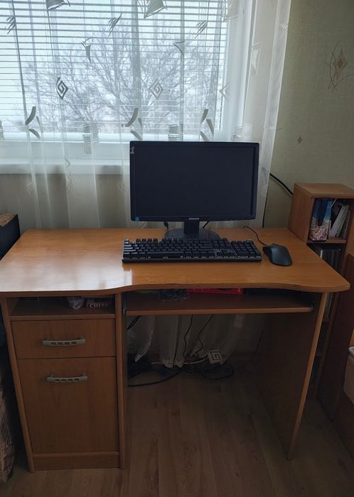 Продавам комплект мебели за детска стая