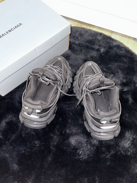 Balenciaga track