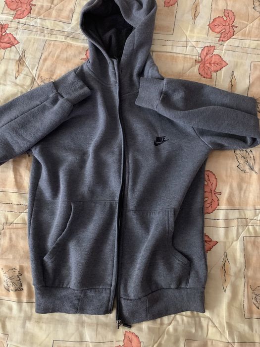 Vând Hanorac Nike