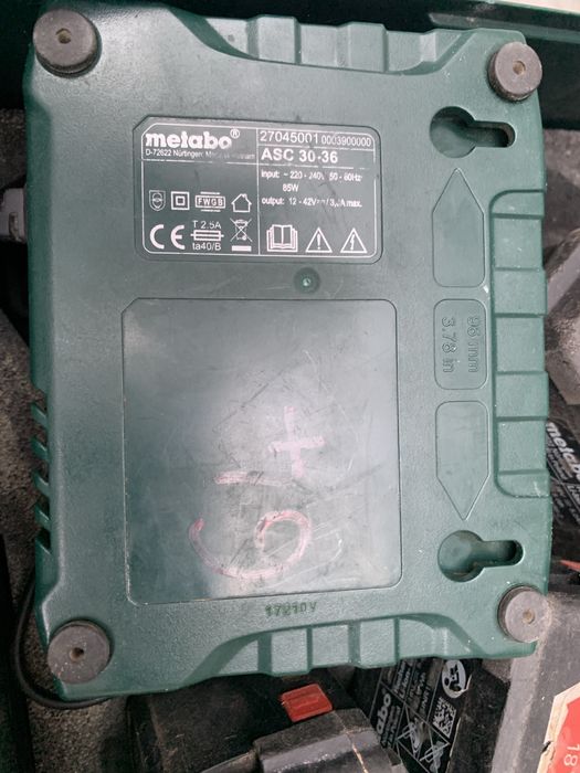 Metabo/ комплект батерии + зарядно в куфар