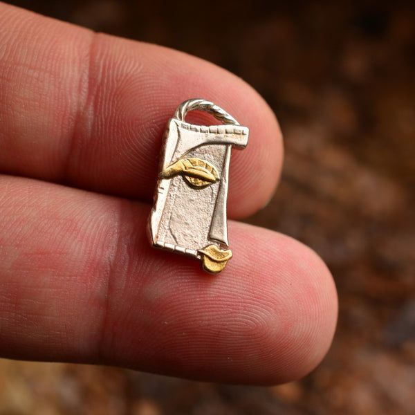 Сребърен медальон 925 „Лицето на Муза“ със златни акценти