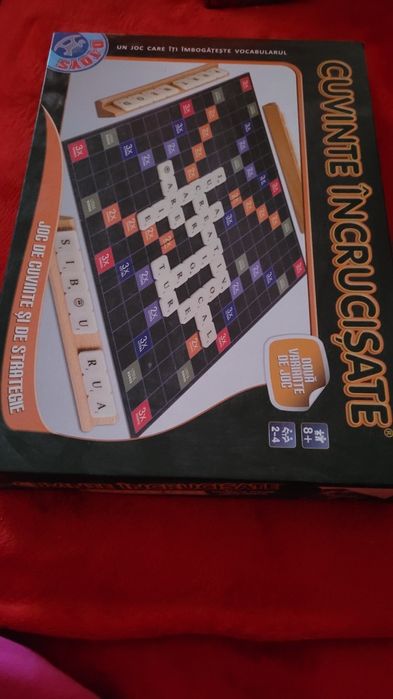 Vând jocul de societate Cuvinte încrucișate