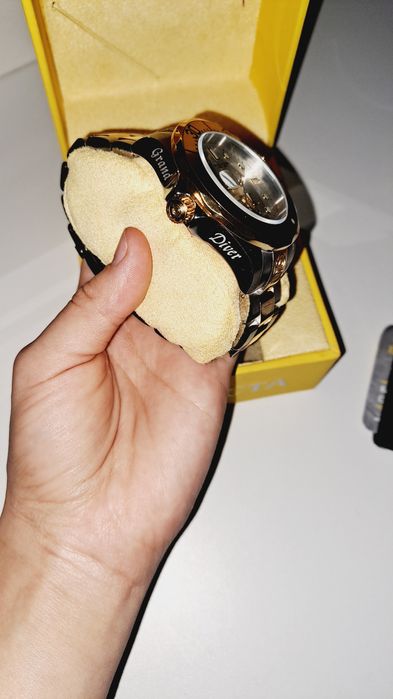 Швейцарские часы Invicta.