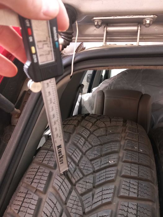 225/60 R 17 Goodyear ultragrip