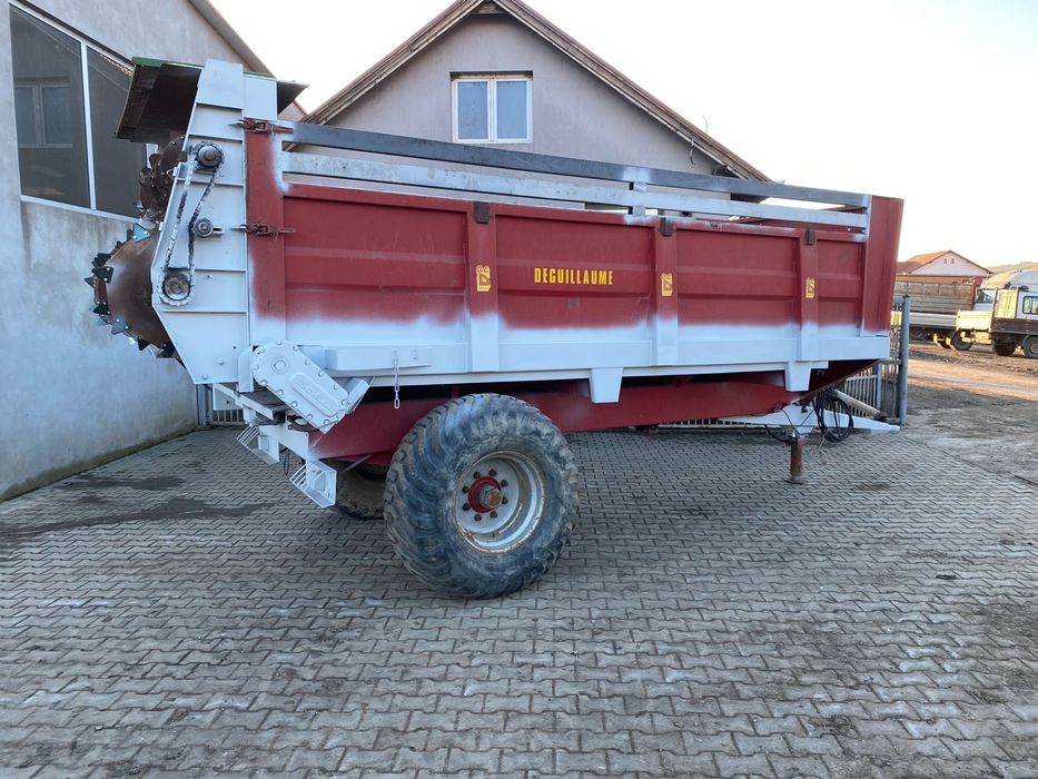 Remorca imprastiat gunoi