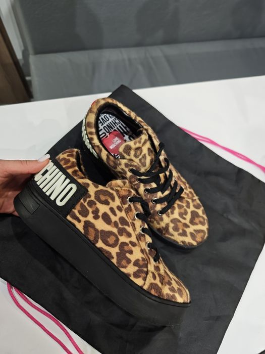 Сникърси Love Moschino