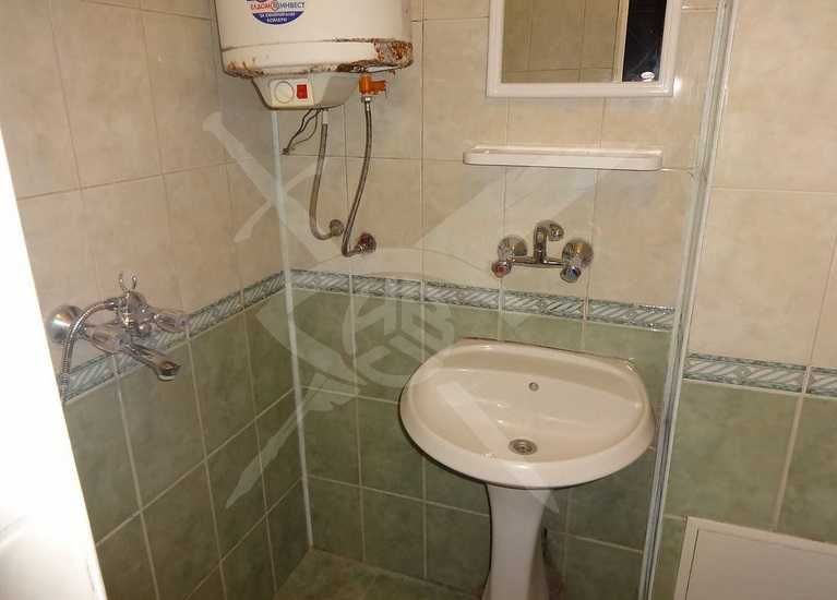 Дава се под наем Едностаен апартамент в Варна, Цветен квартал - 42 кв.м за 225 € - Снимка #2