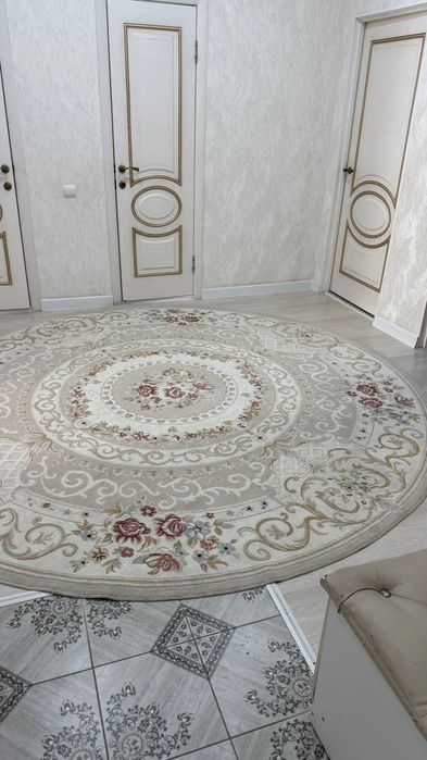 Кілем сатылады..