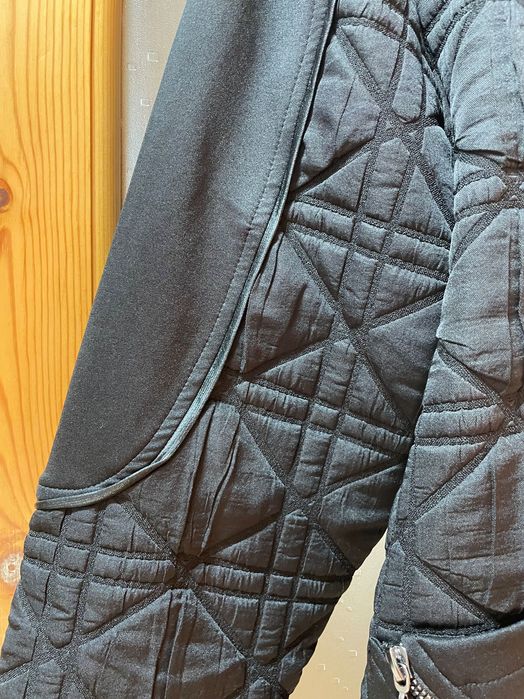 Дамска жилетка с цип.