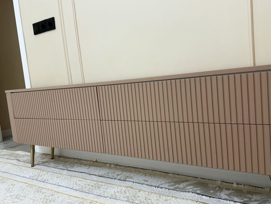 Продается тумба под телевизор, консоль