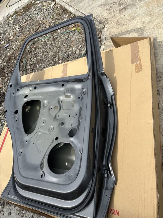 VW Touareg 2019 - задна лява врата