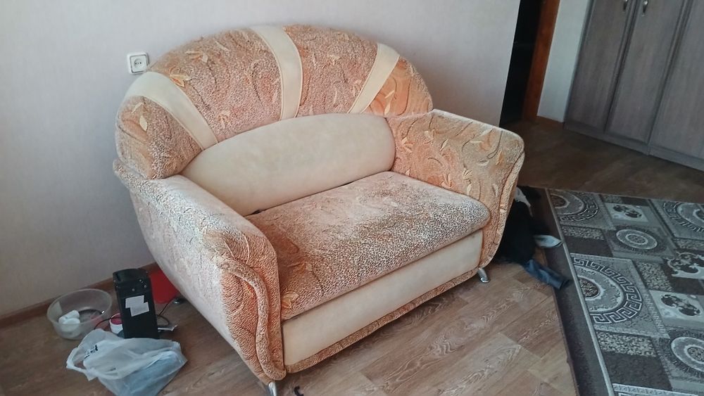 Продам диванчик.