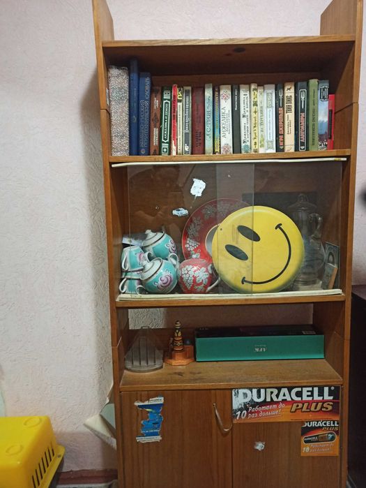 Шкаф,,книжный шкаф,прихожая