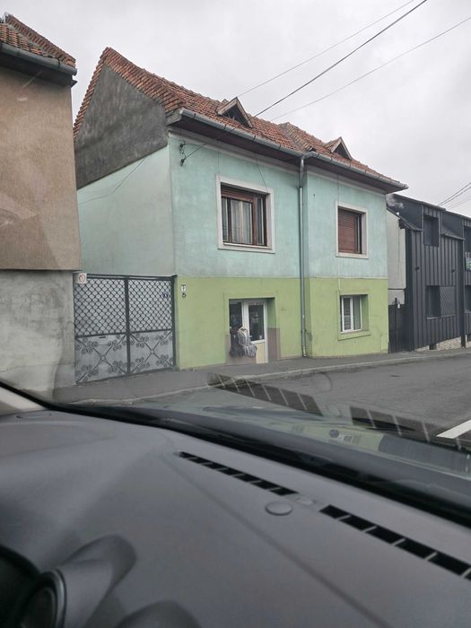 Persoana fizica vând casa, central