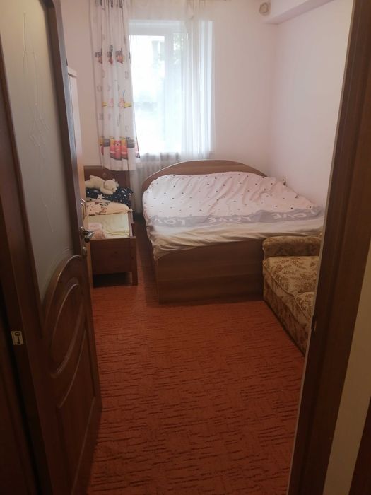 Vând sau schimb apart. 4 camere (centru Sv.)