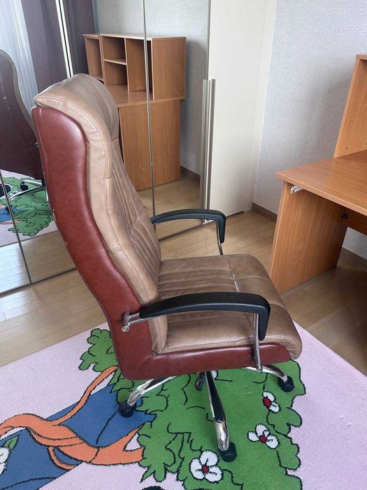 Стол письменный с креслом