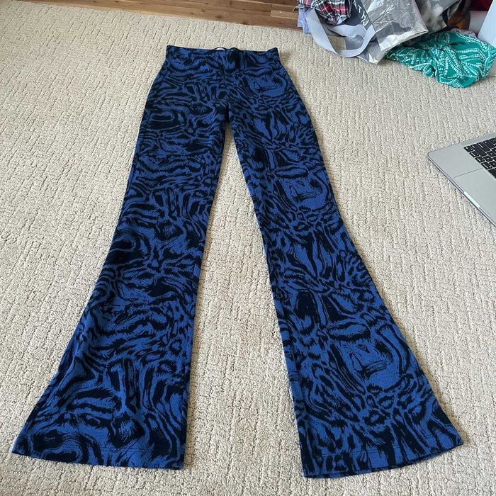Pantaloni bleumarin pentru femei de la Urban Outfitters