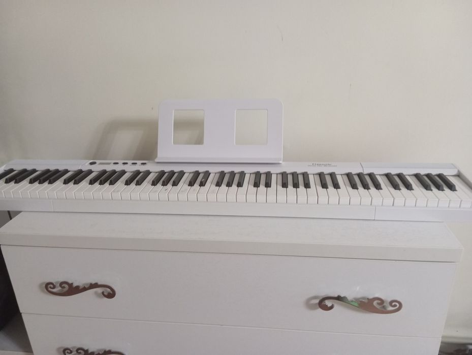 Продам синтезатор GMusic