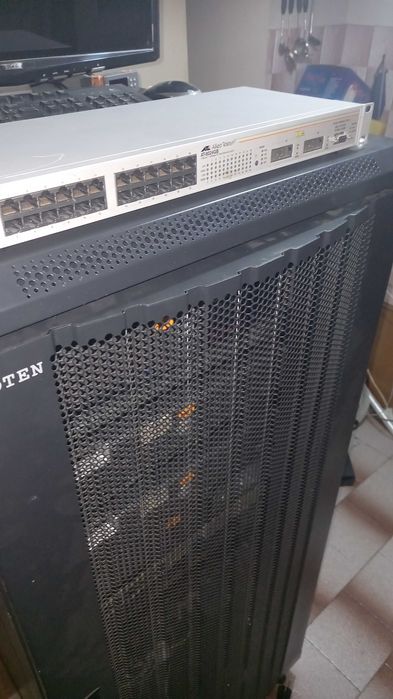 Allied Telesis Switch - Allied AT-8024GB Суич