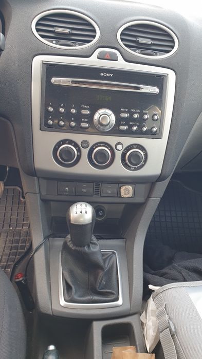 Vând Ford Focus 1,6 benzină.