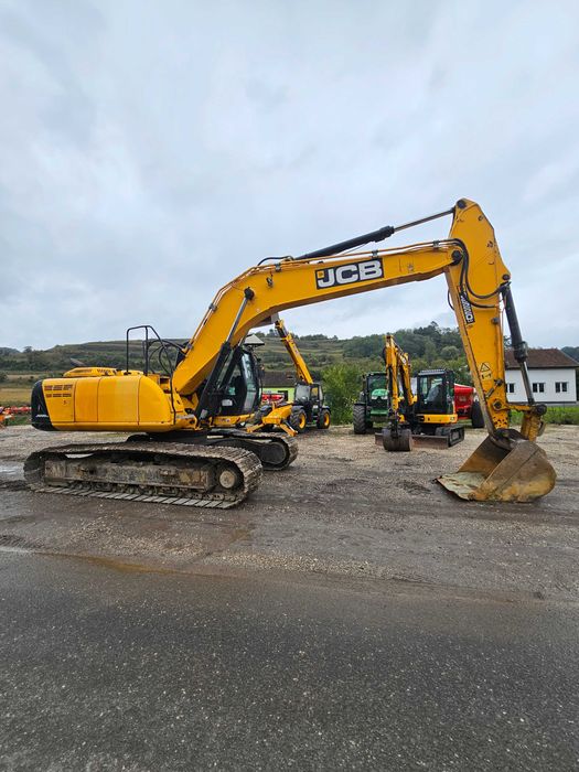 SCHIMB De vanzare excavator JCB JS220 LC