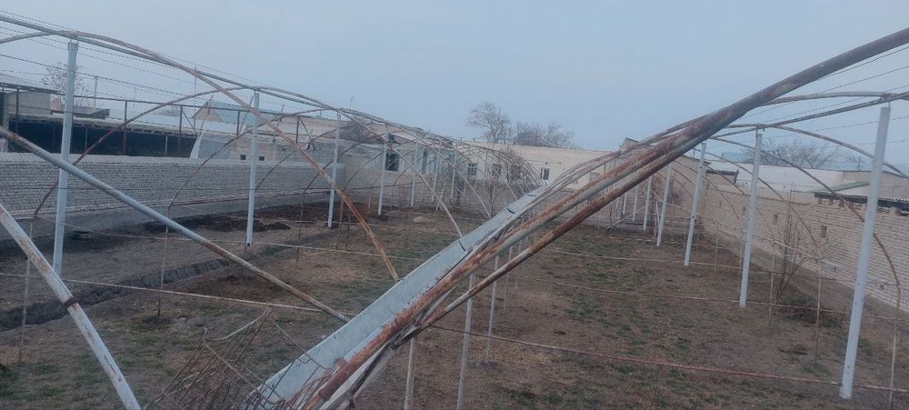 Теплитса  парник сотилади