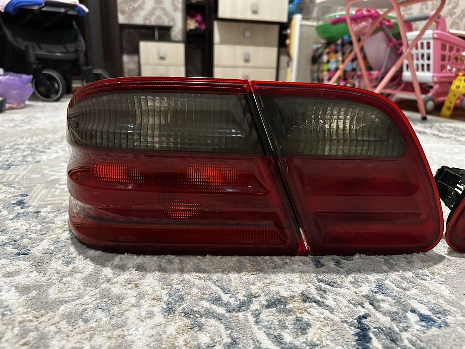 Мерседес 210 задний фар