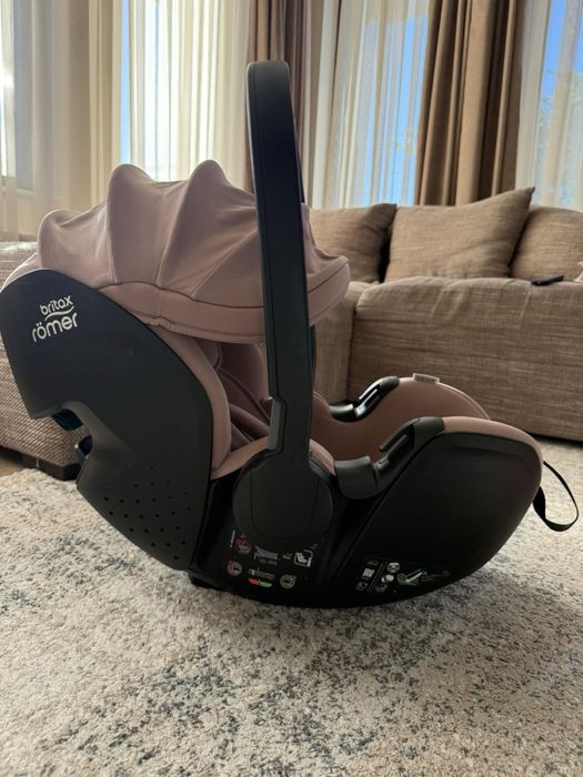 Продавам кошница за кола Britax Romer