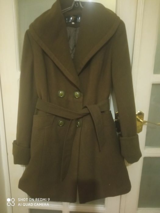 Полупальто теплое,простеганное на подкладке.отличного качества, размер