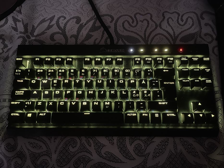 Tastatura gaming corsair k65 rgb rapidfire