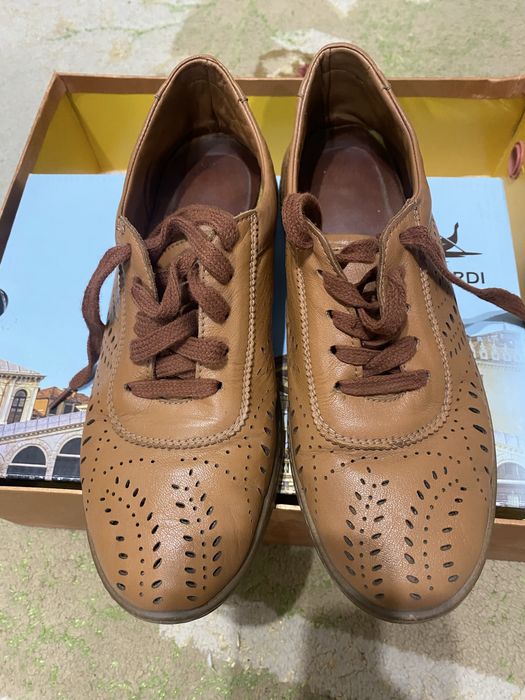 Продам женскую обувь.